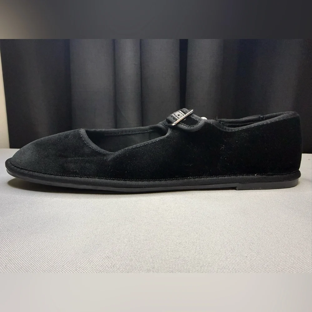 Universal Thread Black Velvet Flats W/ Buckle Strap - NWT - Picture 2 of 8